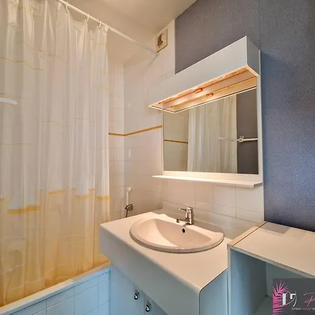 Apartment Lumineux Avec Balcon Pres De La Plage, Parking, Wifi - Fr-1-825-51